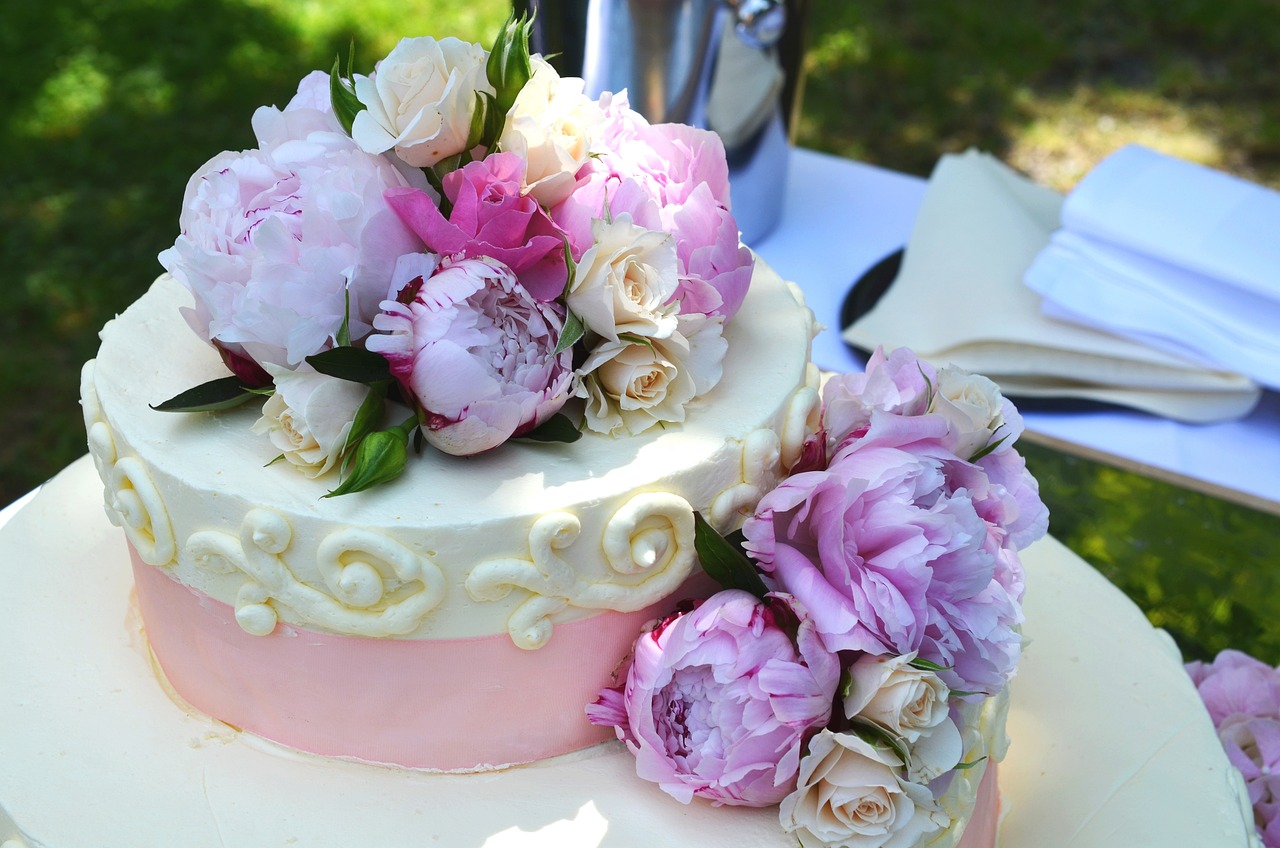 wedding cake, wedding, cakes-639181.jpg